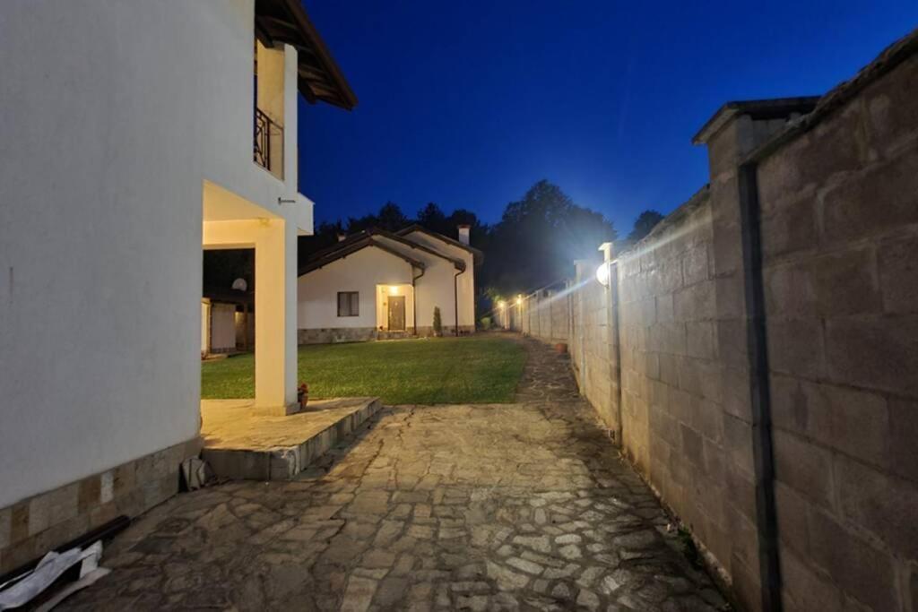 Villa Двете Къщи В Планината Beli Osŭm Esterno foto