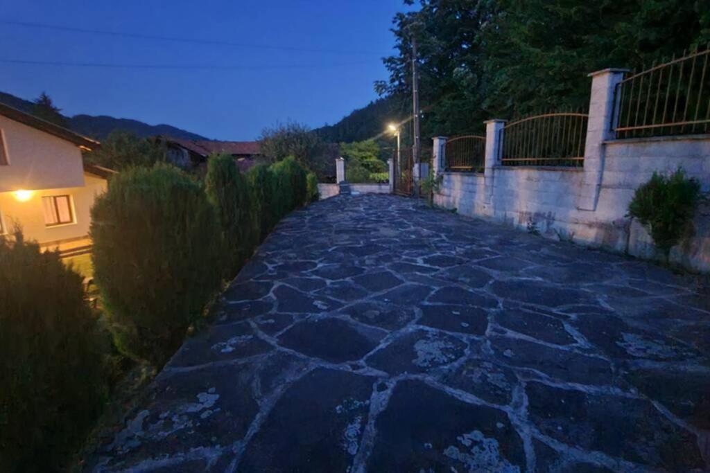 Villa Двете Къщи В Планината Beli Osŭm Esterno foto