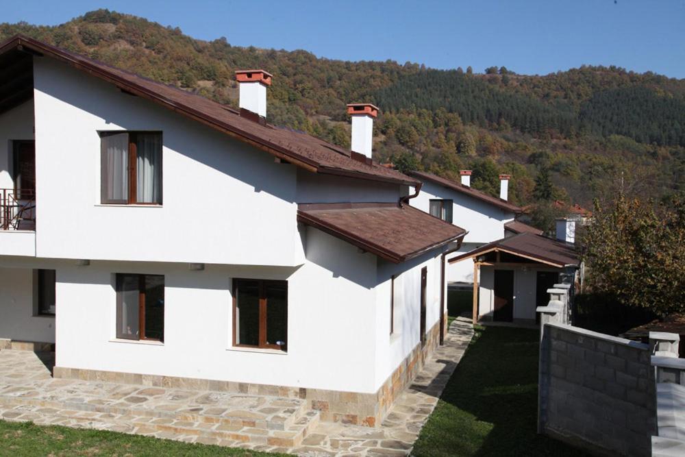 Villa Двете Къщи В Планината Beli Osŭm Esterno foto