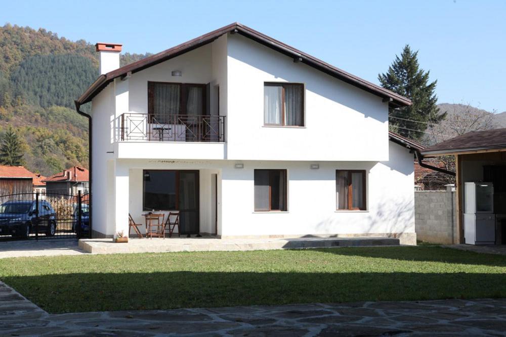 Villa Двете Къщи В Планината Beli Osŭm Esterno foto
